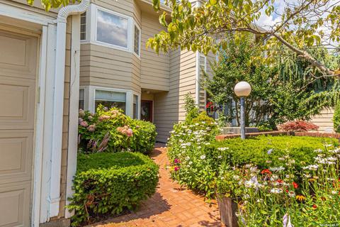 22 Lakeside Ln #22, Bay Shore, NY 11706