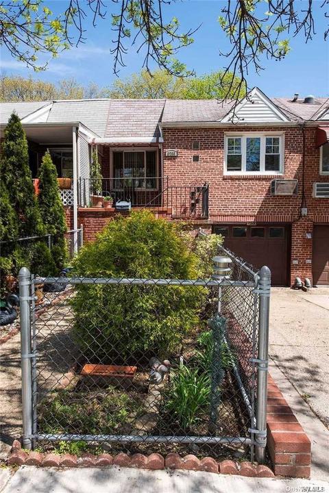 67-55 Alderton St, Rego Park, NY 11374
