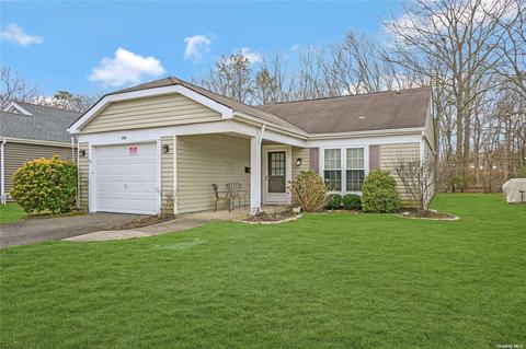 228 Belfast Ln #228, Ridge, NY 11961