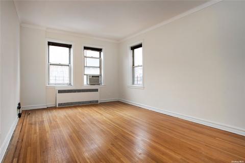 86-10 34 Ave #214, Jackson Heights, NY 11372