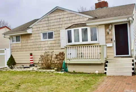 67 Grant St, Freeport, NY 11520