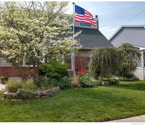 2970 Roxbury Rd, Oceanside, NY 11572