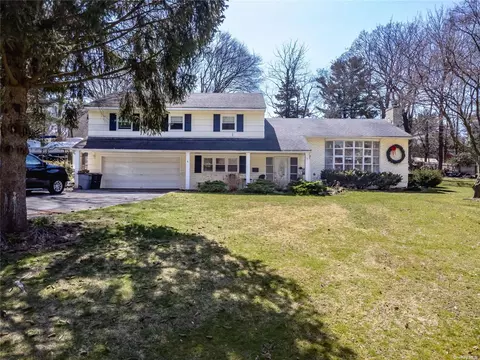 6 Melody Ln, Huntington, NY 11743