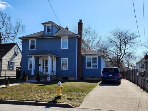 72 Laurel St, Patchogue, NY 11772 photo 1