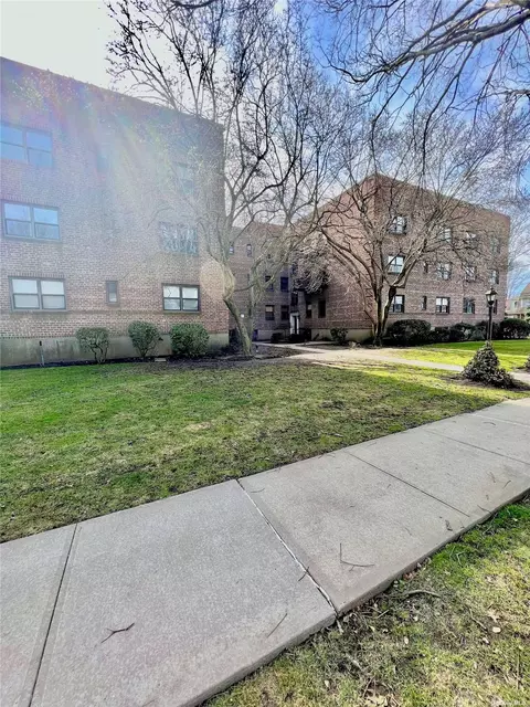 218-12 43rd Ave #3H, Bayside, NY 11361