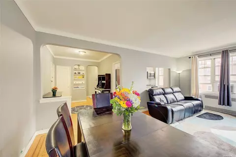 76-35 113th St #4J, Forest Hills, NY 11375