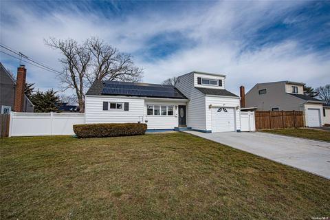 9 Thelma Pl, Deer Park, NY 11729