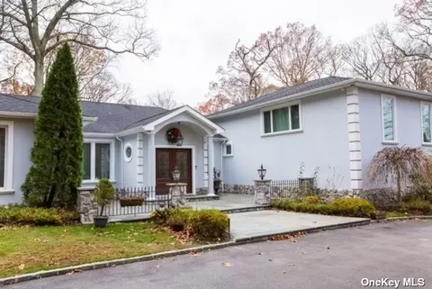 3 Stoneridge Ct, Syosset, NY 11791