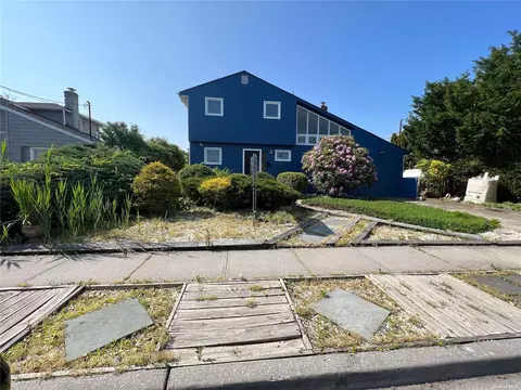89 Ann Dr, Freeport, NY 11520