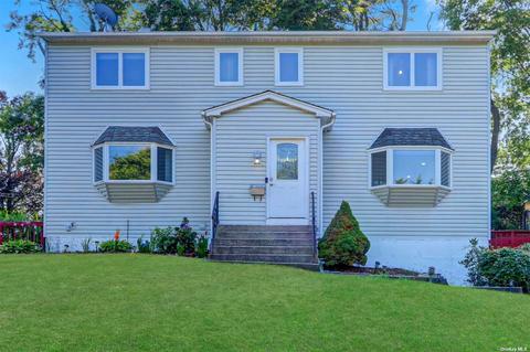 5 Tennis Ct, Plainview, NY 11803
