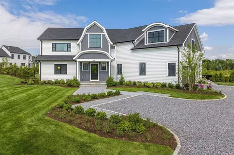 470 Royalton Row, Mattituck, NY 11952
