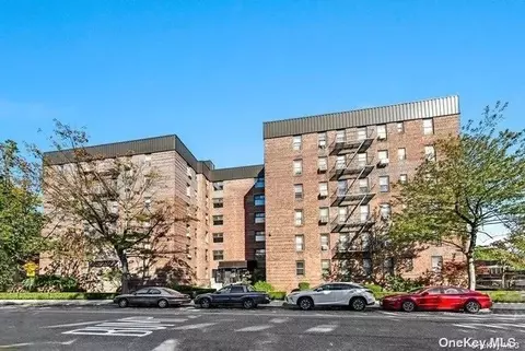 2285 Bragg St #3E, Brooklyn, NY 11229