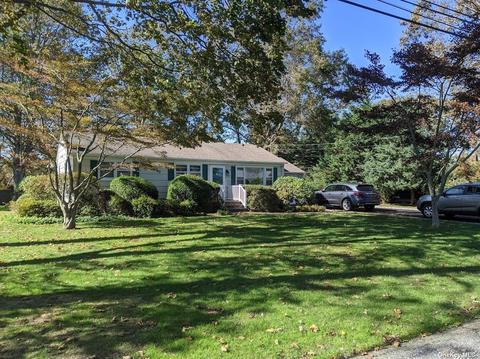128 Evergreen Ln, Patchogue, NY 11772