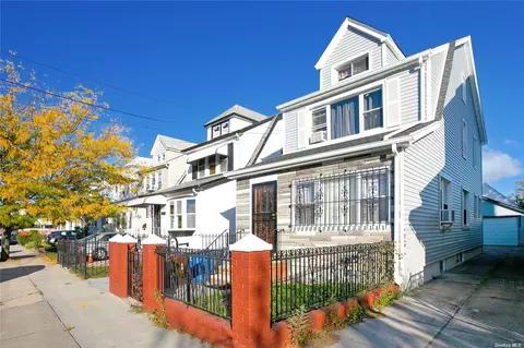134-25 241st St, Rosedale, NY 11422