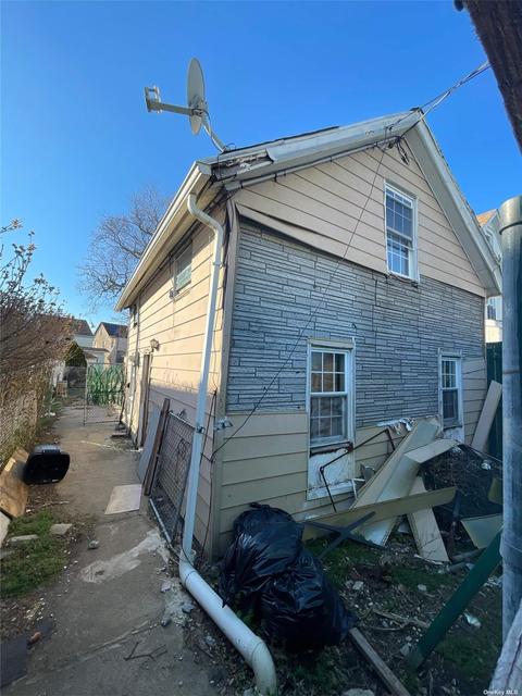 103-06 217th Ln, Queens Village, NY 11429