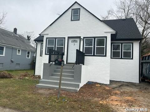 7 Ross Ave, Bay Shore, NY 11706