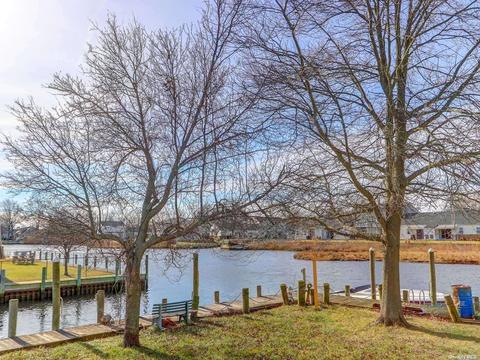 24 Albert Rd, Amityville, NY 11701