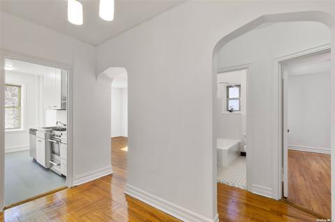 48-10 43rd St #3G, Sunnyside, NY 11104