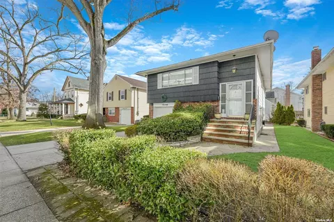 70 Brooklyn Ave, Valley Stream, NY 11581