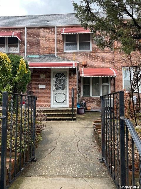60-36 71 St, Maspeth, NY 11378