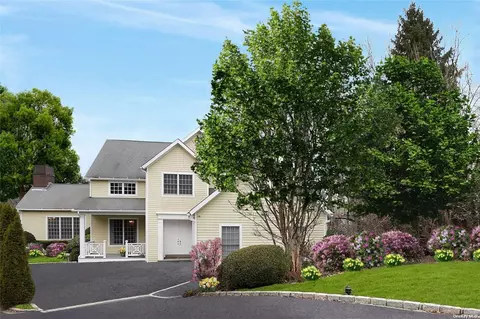 15 Old Schoolhouse Ln, Roslyn, NY 11576