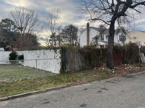 49 Wyandanch Homes For Sale & Wyandanch, NY Real Estate - Movoto