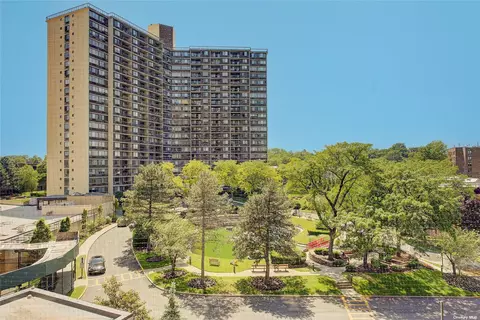 2 Bay Club Dr #9A, Bayside, NY 11360