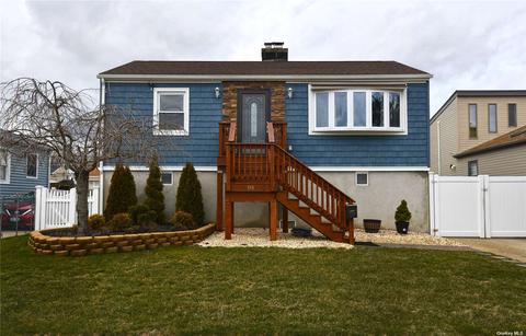 94 Polk St, Freeport, NY 11520