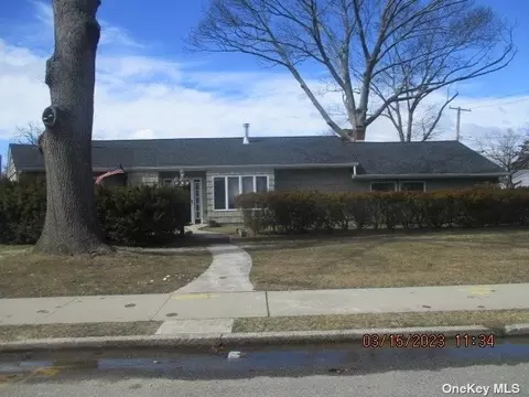 268 Cedar Ave, Patchogue, NY 11772