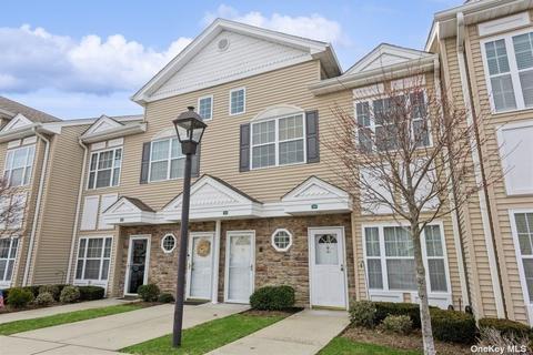 191 Spring Dr #191, East Meadow, NY 11554