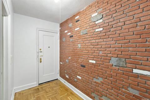48-42 44th St #3K, Woodside, NY 11377