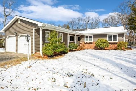 41 Howard St, Patchogue, NY 11772 photo 1