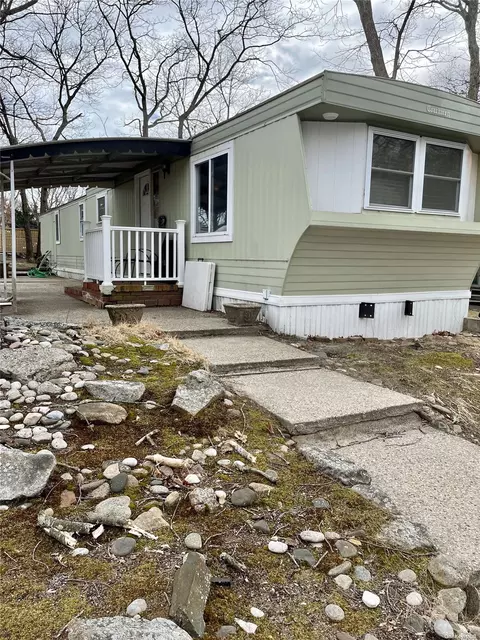 433 Apt 35 Mill Rd, Calverton, NY 11933