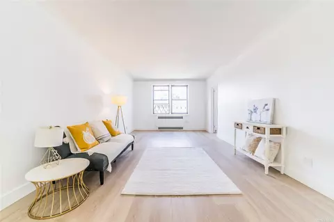 69-40 Yellowstone Blvd #306, Forest Hills, NY 11375