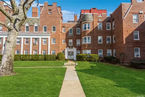 104 S Village Ave #3H, Rockville Centre, NY 11570