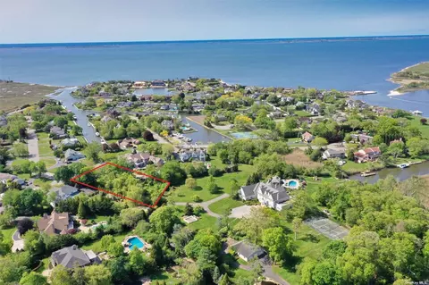 34 The Helm, East Islip, NY 11730