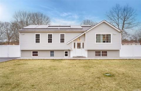 135 Horseblock Rd, Centereach, NY 11720
