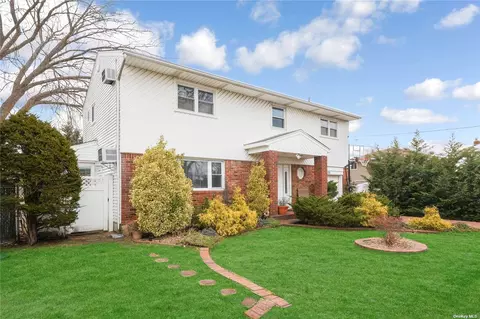 175 Maxine Ct, Oceanside, NY 11572