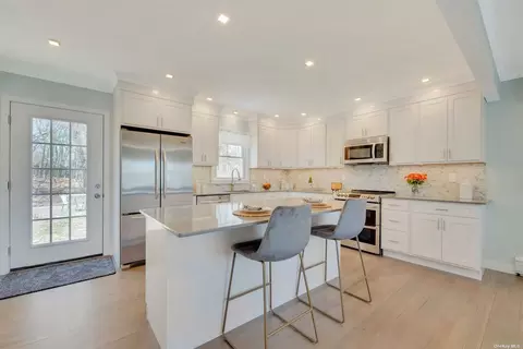 11219 Old Sound Ave, Mattituck, NY 11952