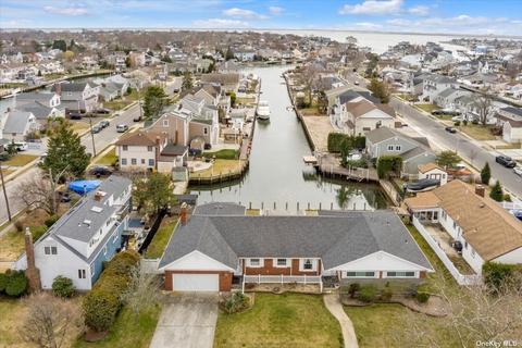 10 Canal Rd, Massapequa, NY 11758