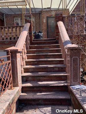 25 E 43rd St, Brooklyn, NY 11203