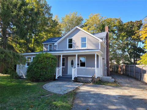 72 Cherry Ave, West Sayville, NY 11796