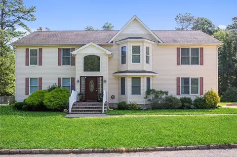 11 Grand Ave, Yaphank, NY 11980