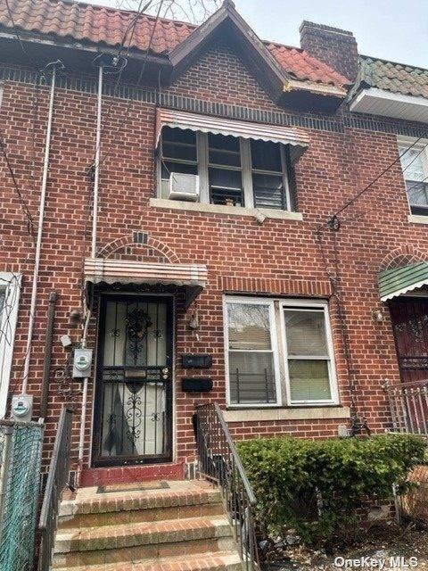 131-34 135th St, South Ozone Park, NY 11420