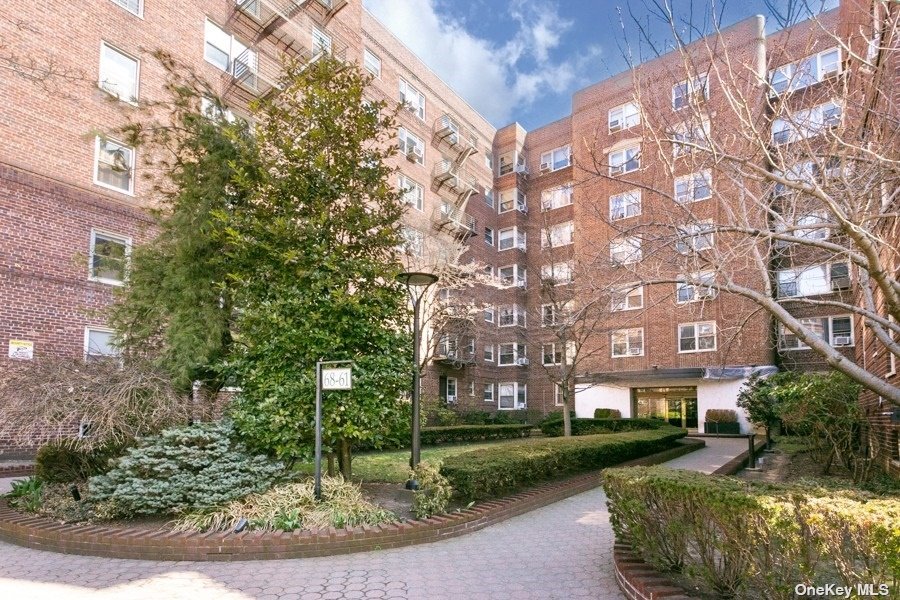 6861 Yellowstone Blvd Unit 406  