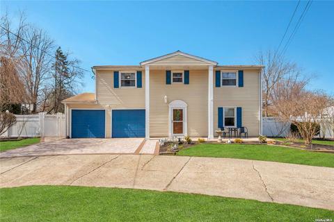 154 N Coleman Rd, Centereach, NY 11720