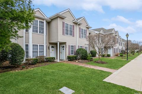 884 Altessa Blvd #884, Melville, NY 11747