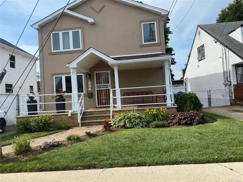 1094 Fayette St, Uniondale, NY 11553