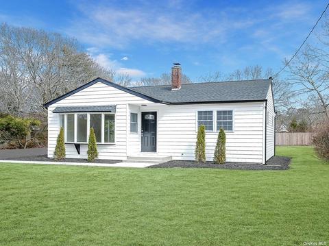 17 Huckleberry Ln, Hampton Bays, NY 11946 photo 1