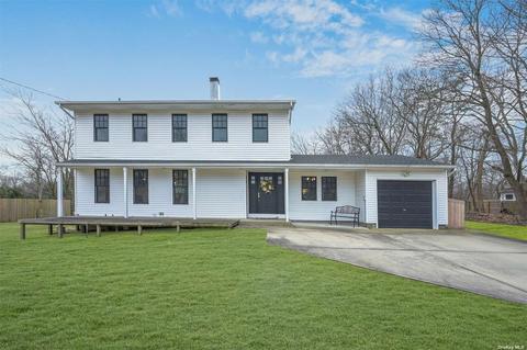 332 Babylon St, Islip Terrace, NY 11752